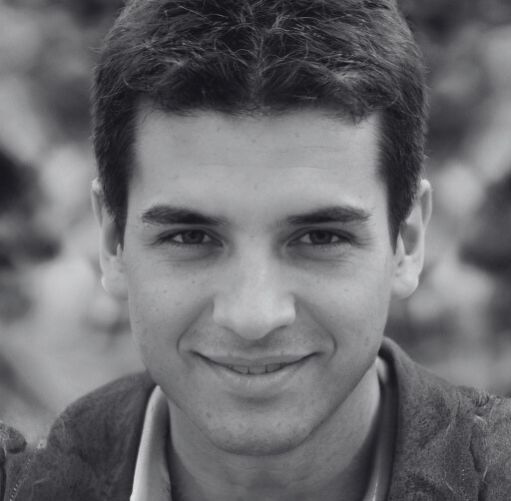 Lic. Carlos Hernández Lic. Carlos Hernández - Wealth Manager